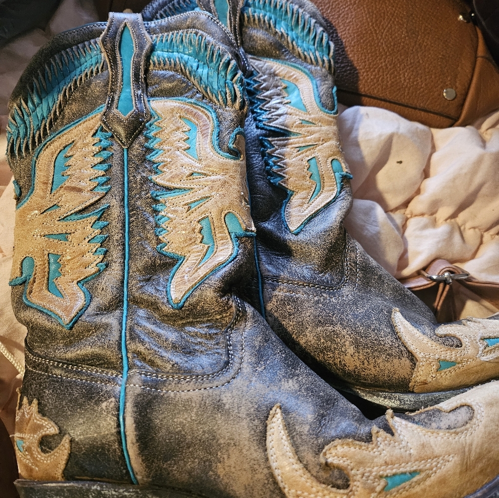 Corral boots size 6